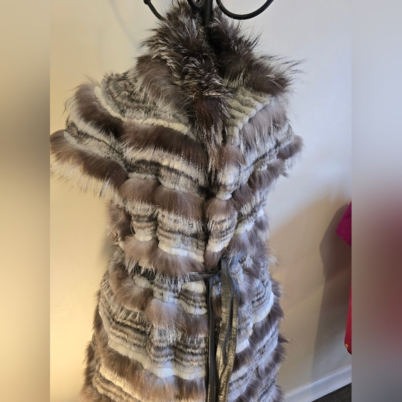 100%  SILVER FUR  VEST  With Rabbit Fur trimming - Picture 5 of 11